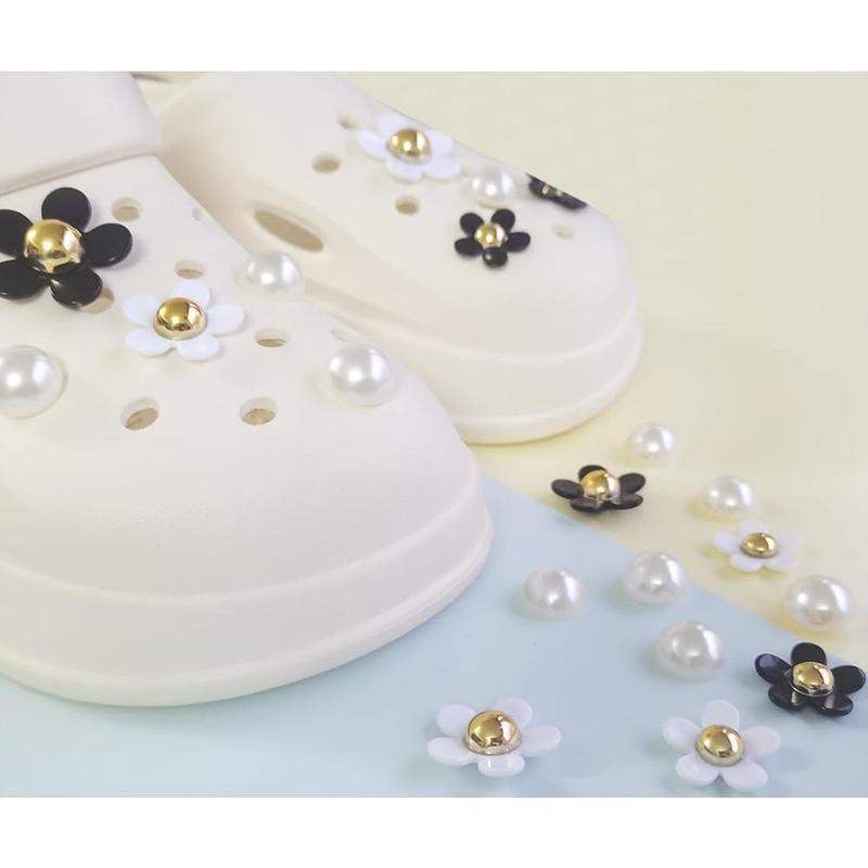 20Pcs Cute Daisy Flower Shoe Charms, 30Pcs Acrylic Flower Charms, Pearl Accessories, Aesthetic Shoe Decoration Charms, Preppy for Girls Kids Teens Adults Women