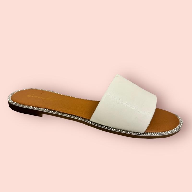 Taka-1n white pu sandals