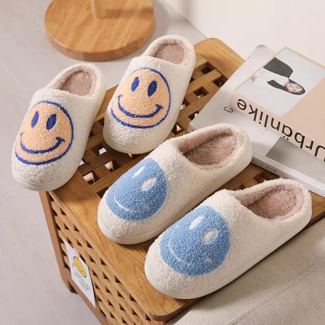 Cute Smile Face Slippers for Women and Men, Soft Plush Comfy Warm Couple Slip-On House Happy Face Slippers Girl Walking Shoes Footwear Flipflop Footwear Flipflop