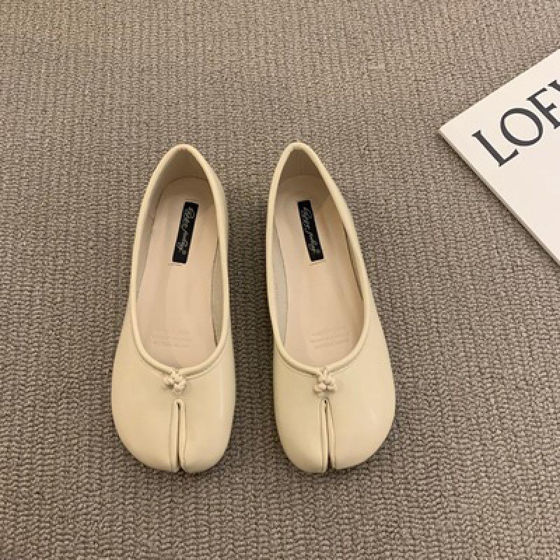 Slip-on Red Split Toe Trotter Horseshoe Gommino Flat New Low-Cut Pumps Soft Bottom Pumps Women