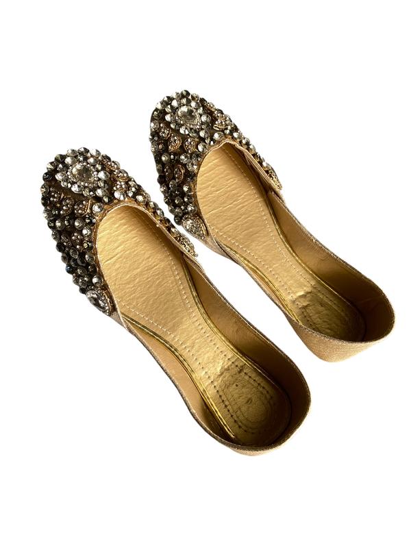 Women Padded embroidered Leather Flats, Shoes  Khussa  Jutti for party wear