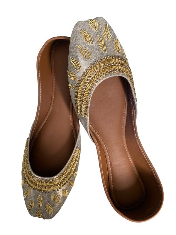 Women Padded embroidered Leather Flats, Shoes  Khussa  Jutti for party wear