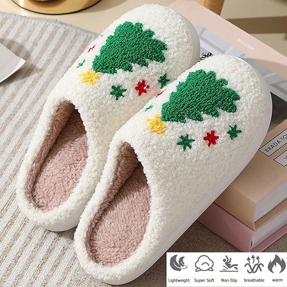 Christmas Slippers Memory Foam for Women Men Soft Plush Fuzzy Winter holiday slippers Cozy Plush Warm Non-Slip Holiday Slides with Santa Reindeer Designs Indoor Outdoor