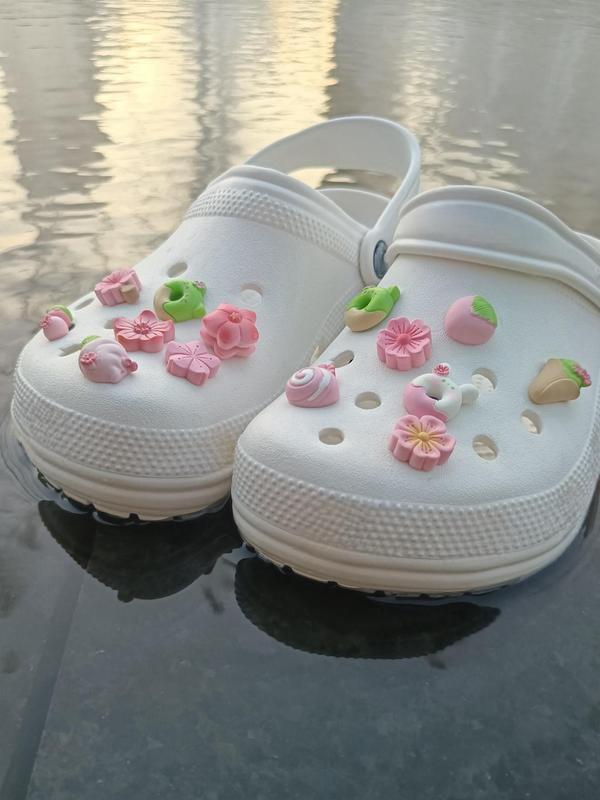 Cute Flower & Doughnut Design Shoes Decorations (1 Set), Novelty Shoes Decorations for Vented Clogs, Fashionable Shoes Accessories for Women & Girls